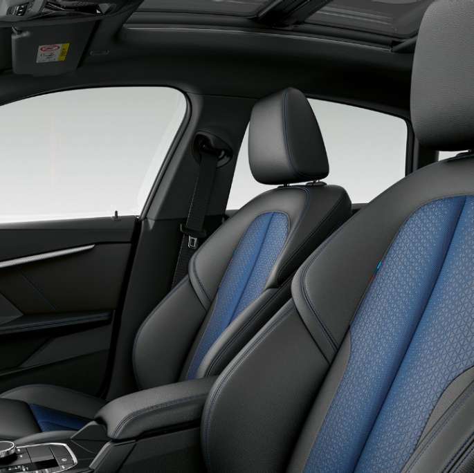 Sporta sēdekļi ar Trigon audumu Sensatec Black krāsā, BMW 2. sērijas Gran Coupé, M Sport modelis Sporta sēdekļi ar Trigon audumu Sensatec Black krāsā, BMW 2. sērijas Gran Coupé, M Sport modelis, F44, salons