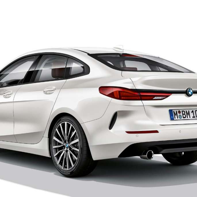 Vieglmetāla diski, BMW 2. sērijas Gran Coupé, Advantage modelis Vieglmetāla diski, BMW 2. sērijas Gran Coupé, Advantage modelis, Mineral White krāsa, F44, trīs ceturtdaļu aizmugures skats