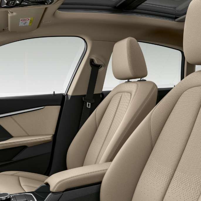 Perforētas ādas sēdekļi Black krāsā, BMW 2. sērijas Gran Coupé, Luxury Line modelis Perforētas ādas sēdekļi Black krāsā, BMW 2. sērijas Gran Coupé, Luxury Line modelis, F44, salons
