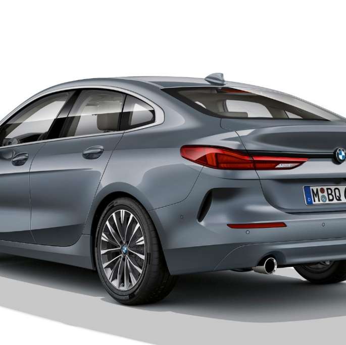 17 collu vieglmetāla diski, BMW 2. sērijas Gran Coupé, Luxury Line modelis 17 collu vieglmetāla diski, BMW 2. sērijas Gran Coupé, Luxury Line modelis, metāliska Storm Bay krāsa, F44, trīs ceturtdaļu sānskats