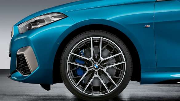19 collu M Performance vieglmetāla disks 555 M, BMW 2. sērijas Gran Coupé 19 collu M Performance divtoņu vieglmetāla disks ar Double-spoke 555 M stilu, BMW 2. sērijas Gran Coupé, metāliska Snapper Rocks Blue krāsa, F44, virsbūve