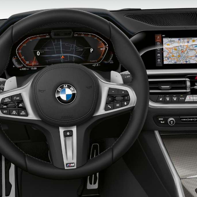 BMW 3. sērijas Sedan, Sport Line modeļa kokpits BMW 3. sērijas Sedan ar Sport Line modeļa iespējām vadītāja kokpita tuvplāns no priekšpuses.