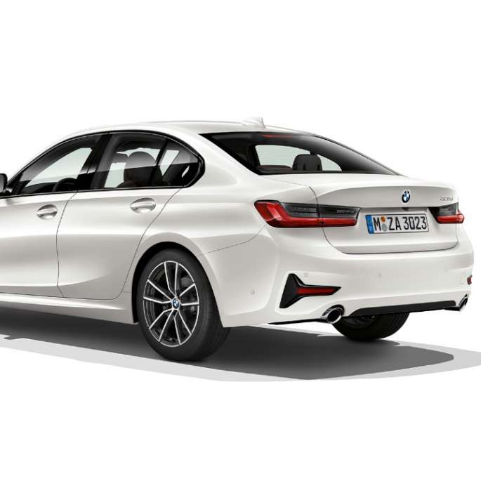 BMW 3. sērijas Sedan, Sport Line modeļa aizmugure BMW 3. sērijas Sedan ar Sport Line modeļa iespējām trīs ceturtdaļu aizmugures skats.