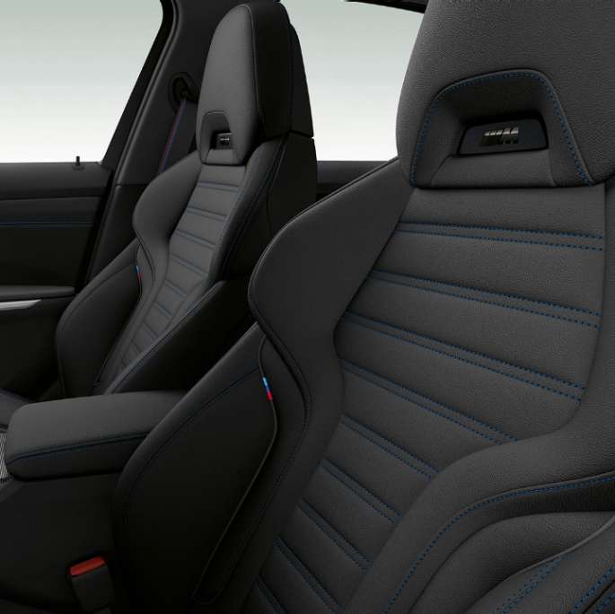 BMW 3. sērijas Sedan, M Sport modeļa priekšējie sēdekļi BMW 3. sērijas Sedan ar M Sport modeļa iespējām priekšējo sēdekļu tuvplāns no sāna.