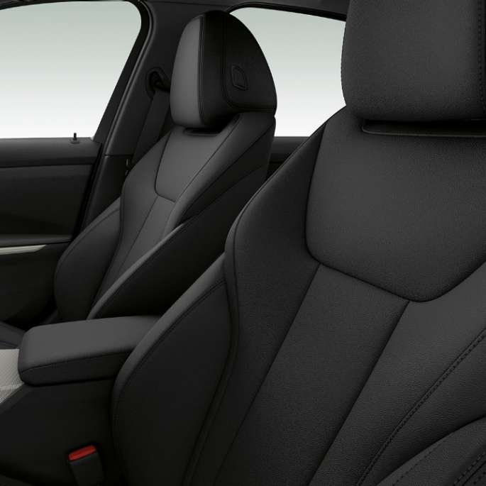 BMW 3. sērijas Sedan, Advantage modeļa priekšējie sēdekļi BMW 3. sērijas Sedan ar Advantage modeļa iespējām priekšējo sēdekļu tuvplāns no sāna.