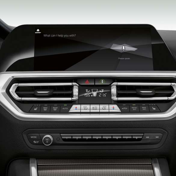 BMW 3. sērijas Sedan, BMW Intelligent Personal Assistant alfabēts BMW 3. sērijas Sedan kokpita displeja ar BMW Intelligent Personal Assistant alfabētu tuvplāns.