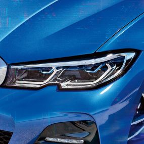 BMW 3. sērijas Sedan, BMW Laserlight Priekšējo lukturu ar BMW Laserlight tuvplāns no labā sāna.