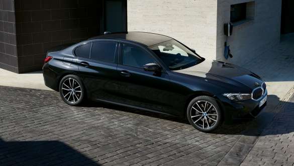BMW 3. sērijas Sedan, hibrīdauto, G20, trīs ceturtdaļu sānskats BMW 3. sērijas Sedan, hibrīdauto, G20, trīs ceturtdaļu sānskats, stāvošs automobilis
