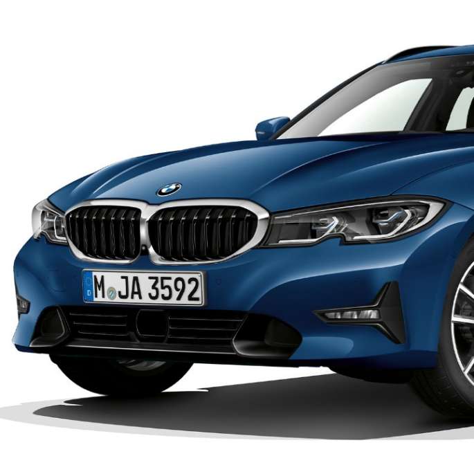 Sport Line modelis, trīs ceturtdaļu skatā no priekšpuses BMW 3. sērijas Touring, Sport Line modeļa trīs ceturtdaļu priekšējais skats