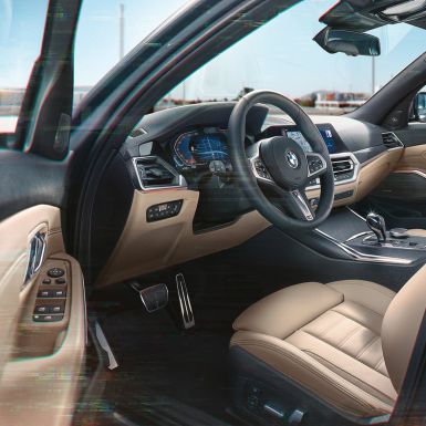 BMW 3. sērijas Touring, detalizēts skats uz kokpitu BMW 3. sērijas Touring, detalizēts skats uz kokpitu uz pilsētas fona