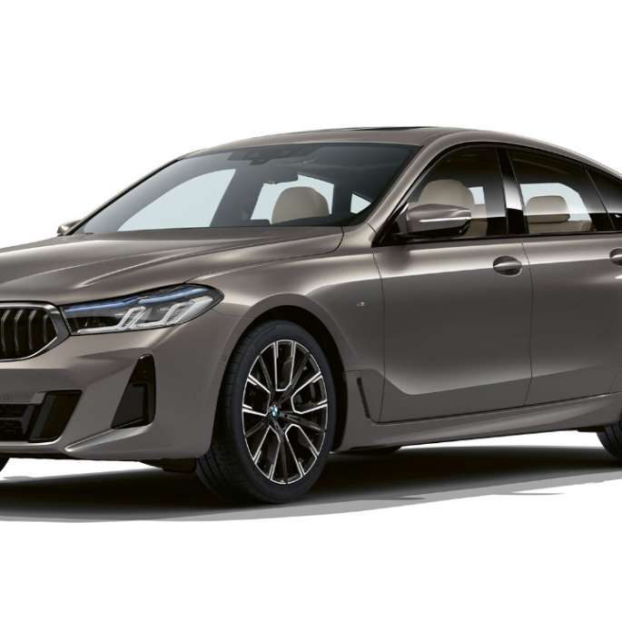 BMW 6. sērijas Gran Turismo, M sporta pakotne, G32, 2020 BMW 6. sērijas Gran Turismo G32 640i xDrive, 2020, M sporta pakotne, Bernina Grey krāsa, Amber efekts trīs ceturtdaļu priekšpuses skats