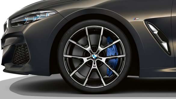 BMW M850i xDrive, metāliskā Dravit Grey krāsā, M vieglmetāla diski ar Y-spoke 728 M stilu. BMW M850i xDrive, metāliskā Dravit Grey krāsā, M vieglmetāla diski ar Y-spoke 728 M stilu.