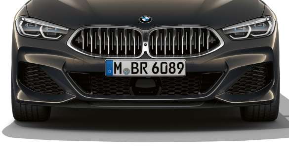 BMW M850i xDrive metāliskā Dravit Grey krāsā, priekšējais spoileris. BMW M850i xDrive metāliskā Dravit Grey krāsā, priekšējais spoileris.