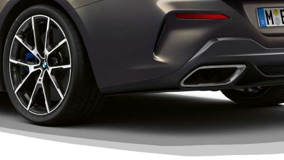 BMW M850i xDrive metāliskā Dravit Grey krāsā, skats no aizmugures, M sporta diferenciālis. BMW M850i xDrive metāliskā Dravit Grey krāsā, skats no aizmugures, M sporta diferenciālis.