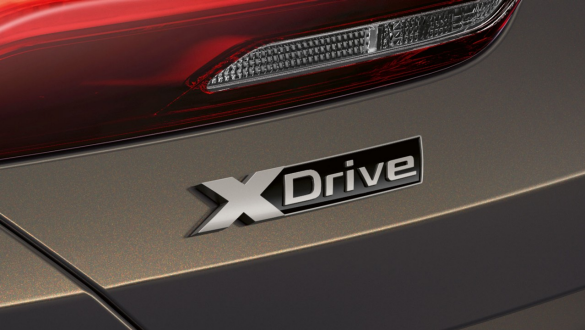 BMW M850i xDrive metāliskā Dravit Grey krāsā, xDrive emblēma. BMW M850i xDrive metāliskā Dravit Grey krāsā, xDrive emblēma.