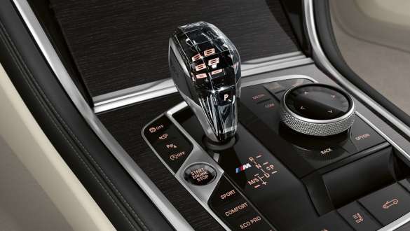 BMW M850i xDrive metāliskā Dravit Grey krāsā, braukšanas pieredzes vadība. BMW M850i xDrive metāliskā Dravit Grey krāsā, braukšanas pieredzes vadība.