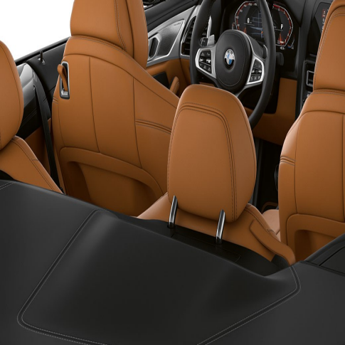 BMW M850i xDrive, salons ar atvērtu mīkstā seguma jumtu. BMW M850i xDrive, salons ar atvērtu mīkstā seguma jumtu.
