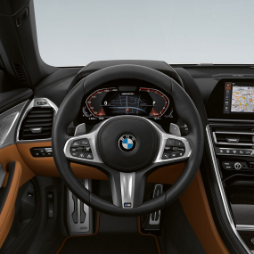BMW M850i xDrive, daudzfunkciju M ādas stūre ar pārnesumu pārslēga lāpstiņām. BMW M850i xDrive, daudzfunkciju M ādas stūre ar pārnesumu pārslēga lāpstiņām.