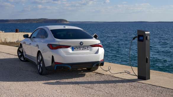 BMW i4 eDrive40, G26, 2021, publiskā uzlāde BMW i4 eDrive40, G26, 2021, publiskā uzlāde
