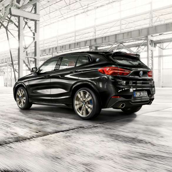 Braukšanas dinamika, BMW X2 M35i Braukšanas dinamika, BMW X2 M35i, metāliska Sapphire Black krāsa, F39 2018, trīs ceturtdaļu aizmugures skats