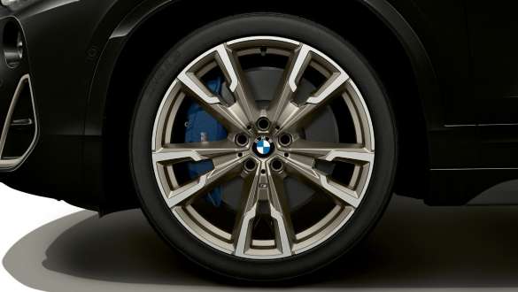 M sporta bremzes, BMW X2 M35i M sporta bremzes, BMW X2 M35i, metāliska Sapphire Black krāsa, F39 tuvplāns, disks