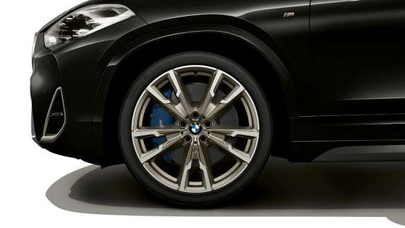 M vieglmetāla diski, BMW X2 M35i, metāliska Sapphire Black, F39, tuvplāns, disks M vieglmetāla diski, BMW X2 M35i, metāliska Sapphire Black, F39, tuvplāns, disks