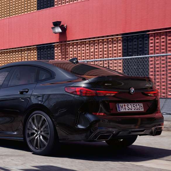 BMW M235i xDrive Gran Coupé, trīs ceturtdaļu aizmugures skats BMW M235i xDrive Gran Coupé, 2020, metāliska Black Sapphire krāsa, F44, trīs ceturtdaļu aizmugures skats, virsbūve