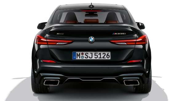 M raksturīgā izplūdes sistēma, BMW M235i xDrive Gran Coupé M raksturīgā izplūdes sistēma, BMW M235i xDrive Gran Coupé, metāliska Black Sapphire krāsa, F44, aizmugures skats