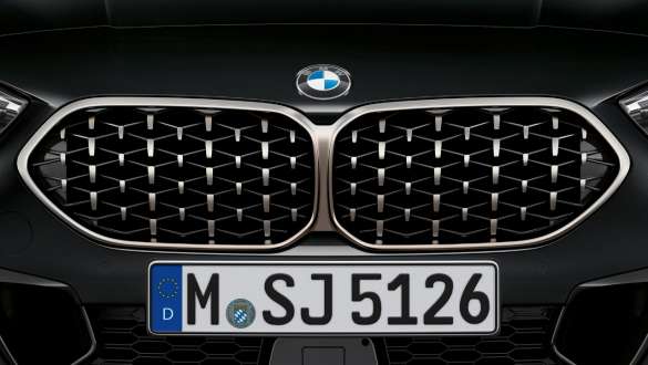 BMW elipsveida režģis ar tīkla dizainu, BMW M235i xDrive Gran Coupé BMW elipsveida režģis ar tīkla dizainu, BMW M235i xDrive Gran Coupé, metāliska Black Sapphire krāsa, F44, tuvplāns