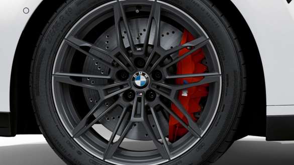 M sakausējuma bremzes, mirdzoša Red krāsa, BMW M3 Competition Sedan, G80, 2020 BMW M3 Competition Sedan, G80, 2020, M sakausējuma bremzes, mirdzoša Red krāsa, tuvplāns, disks