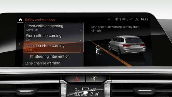 Stūrēšanas un joslu pārvaldības palīgs BMW M340i xDrive Touring, BMW M340d xDrive Touring, stūrēšanas un joslu pārvaldības palīgs