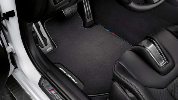 M Performance paklājiņi, BMW M4 Coupé, G82, 2020 BMW M4 Coupé, G82, 2020, M Performance paklājiņi, salons, tuvplāns