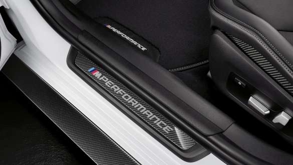 M Performance durvju sliekšņu apdare, oglekļa šķiedra, BMW M4 Coupé, G82, 2020 BMW M4 Coupé, G82, 2020, M Performance durvju sliekšņu apdare, oglekļa šķiedra, tuvplāns