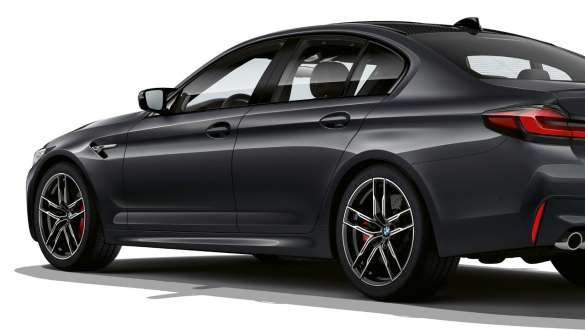 M xDrive, BMW M5, F90, 2020, sānskats M xDrive, BMW M5, F90, LCI, atjaunināts, 2020, metāliska Brands Hatch Grey krāsa, sānskats
