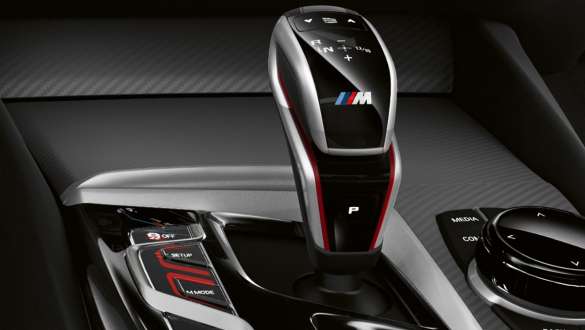 BMW M5 M Competition ar M iestatījumiem, F90, 2020 BMW M5 Competition ar M iestatījumiem, F90, LCI, atjaunināts, 2020, salons, pārnesumu pārslēgsvira
