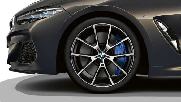 M sporta bremzes. BMW M850i xDrive Cabrio ar M sporta bremzēm.