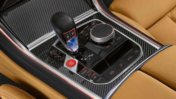 M pārnesumu pārslēgs. BMW M8 Competition Cabrio M pārnesumu pārslēgs.