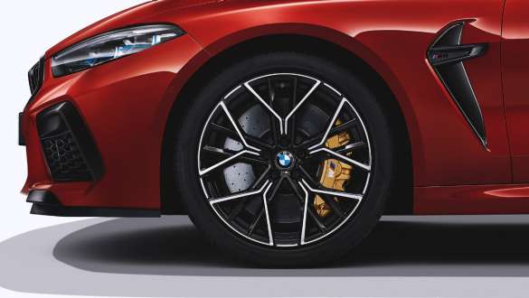 Konfigurējamas M bremzes. BMW M8 Competition Cabrio ar konfigurējamajām M bremzēm.