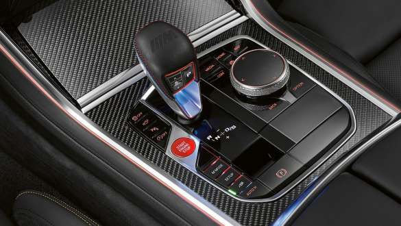 Astoņpakāpju M Steptronic pārnesumkārba. BMW M8 Competition Coupé ar astoņpakāpju M Steptronic pārnesumkārbu.