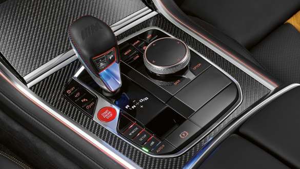 M pārnesumu pārslēgs. BMW M8 Competition Coupé M pārnesumu pārslēgs.