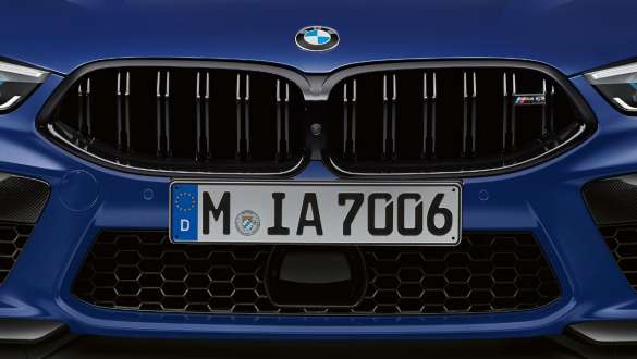 M raksturīgais elipsveida režģis. BMW M8 Competition Coupé ar M raksturīgo elipsveida režģi.