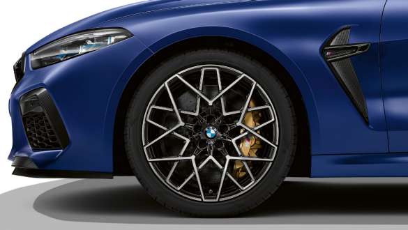 20 collu M vieglmetāla diski 813 M. BMW M8 Competition Coupé ar 20 collu M vieglmetāla diskiem ar 813 M stilu.