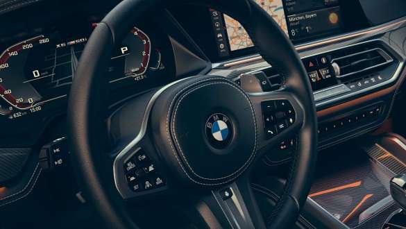 BMW X6 M50i Steptronic sporta pārnesumkārba. BMW X6 M50i Steptronic sporta pārnesumkārba.