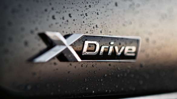 BMW X6 M50i ar BMW xDrive BMW X6 M50i ar atjautīgo pilnpiedziņu xDrive