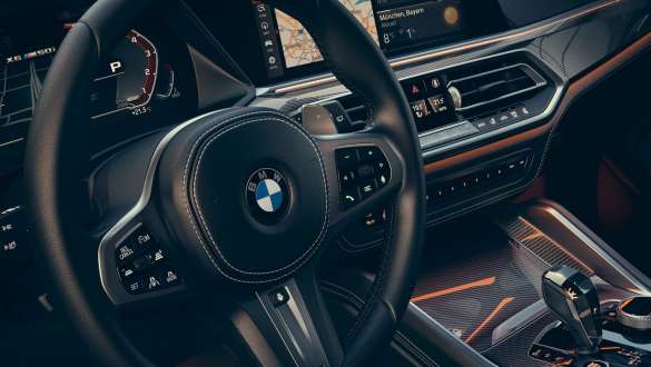 BMW X6 M50i, Steptronic sporta pārnesumkārba, G06 BMW X6 M50i G06, 2018, SUV, Steptronic sporta pārnesumkārba, kokpits, M ādas stūre