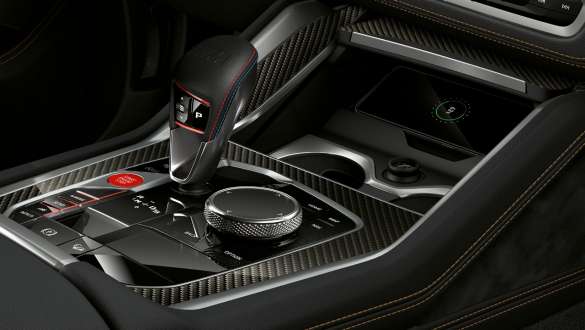 M pārnesumu pārslēgs ar Drivelogic BMW X6 M Competition F96 automobilī M pārnesumu pārslēgs ar Drivelogic, BMW X6 M Competition F96, 2020, SUV, salons, viduskonsole
