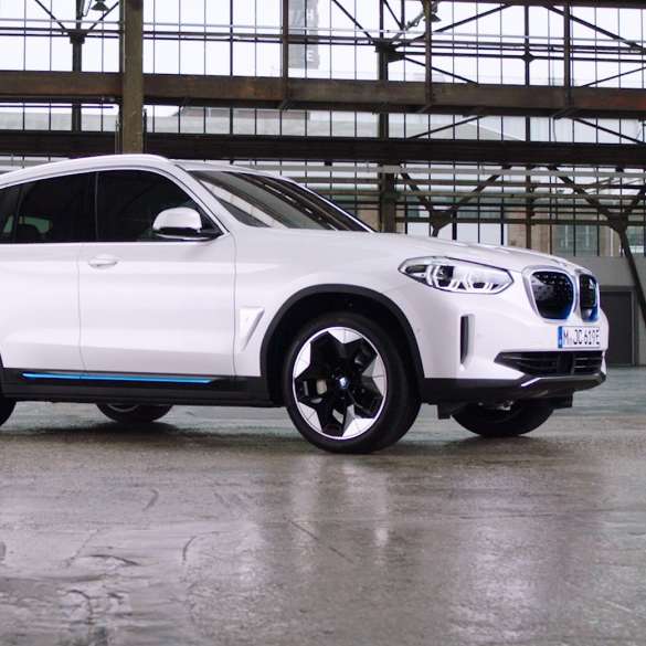 BMW iX3, G08, 2020, savienojamība, video BMW iX3, G08, 2020, metāliska Mineral White krāsa, savienojamība, video