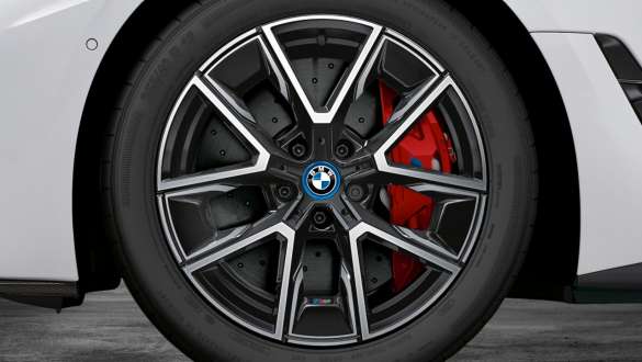 Oriģināls pilns BMW ritenis, 18 collu BMW aerodinamiskais disks, Double-spoke, 858 M stils, divtoņu Oriģināls pilns BMW ritenis, 18 collu BMW aerodinamiskais disks, Double-spoke, 858 M stils, divtoņu