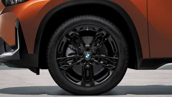 Oriģināls pilns BMW ritenis, 20 collu M Performance kalts divtoņu disks ar Y-spoke 795 M stilu Oriģināls pilns BMW ritenis, 20 collu M Performance kalts divtoņu disks ar Y-spoke 795 M stilu