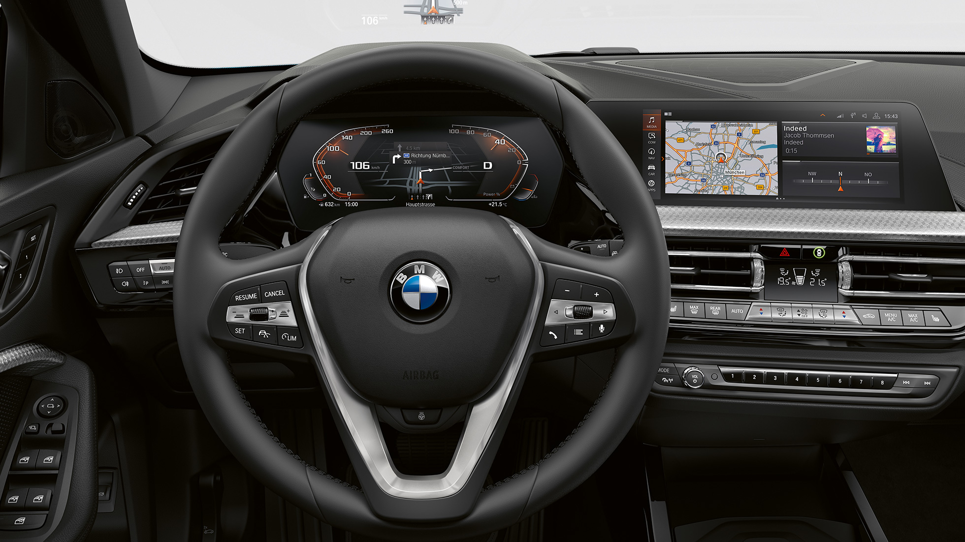 BMW 1. sērijas Luxury Line modelis metāliskā Storm Bay krāsā, trīs ceturtdaļu aizmugures skats. BMW 1. sērijas Luxury Line modelis metāliskā Storm Bay krāsā, studijas uzņēmums trīs ceturtdaļu skatā no priekšpuses.